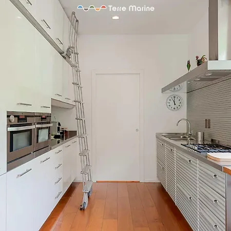 Bay View Home, Terremarine 斯培西亚