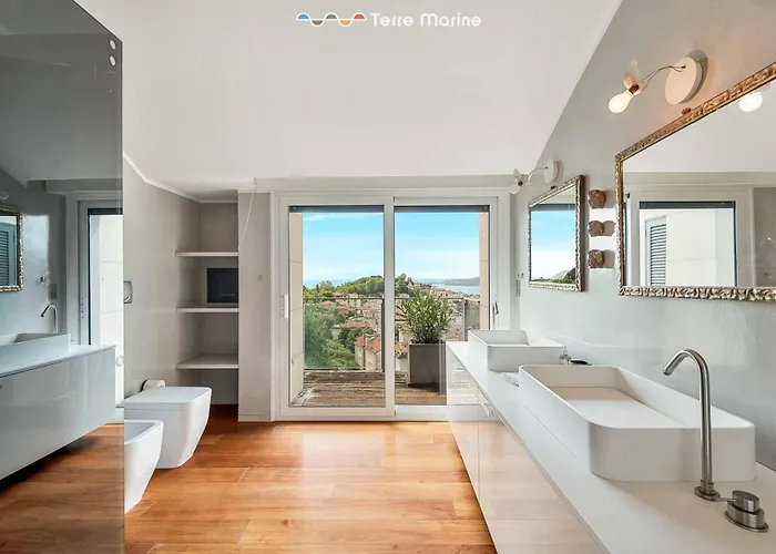 Bay View Home, Terremarine Lägenhet